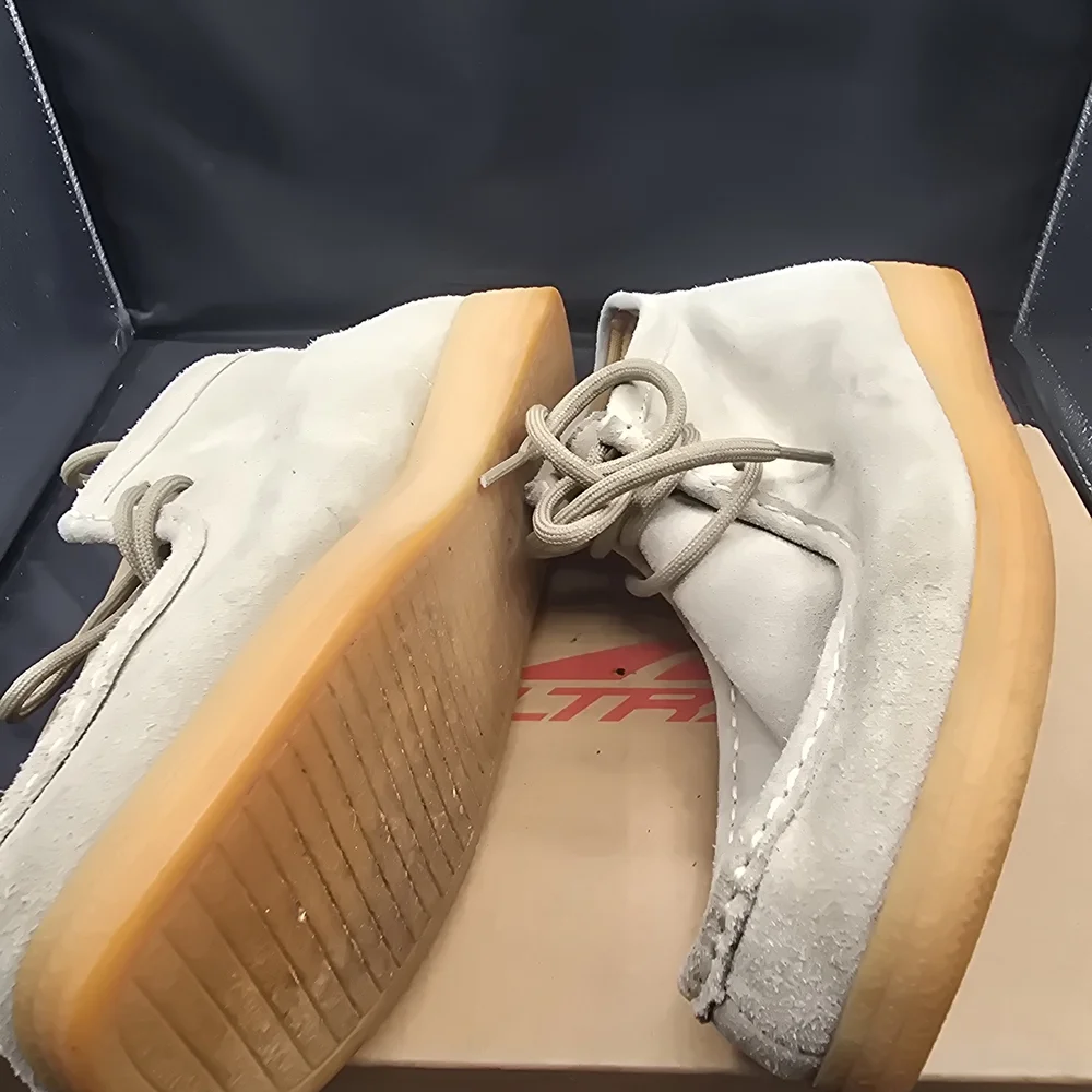 Chukka Boots in Soft Beige Suede‎